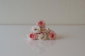 Emplacement Fleurs artificielles - bouquets - roses blanches et claires pour vos événements, réceptions, mariages...