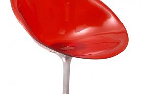 Locatie Stoel Ero S is een ontwerp van Philippe Starck en is uitgevoerd in transparant rood kunststof met een chromen onderstel. De stoel is ook leverbaar in transparant