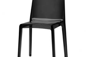 Locatie De stoel Eveline is stapelbaar, licht, elegant en comfortabel. Ook beschikbaar in de kleurtransparant zwart