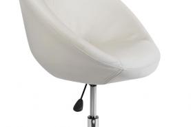 Locatie Stoel Lounger in leatherlook wit heeft een chromen onderstel. De stoel is draaibaar en in hoogte verstelbaar