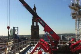 Emplacement Mini-grues araignées - Déplacement de matériel de chantier en hauteur