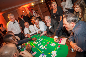 Emplacement Table de casino avec croupier  - Texas Hold'em Poker