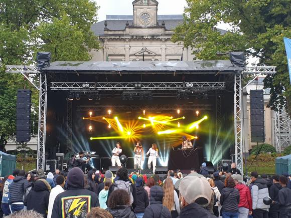 Location Location Grosse scène concert, grande scène, grande scène de spectacle, podium 9x7m, lumiere et son compris.