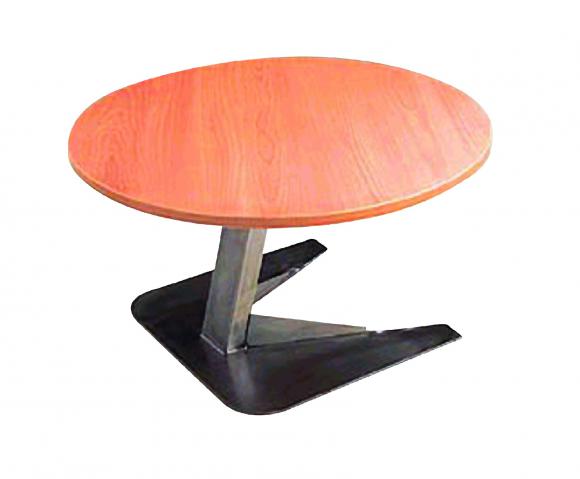 Location Tafel Bambino combineert een bijzondere voet met een beuken, rond tafelblad