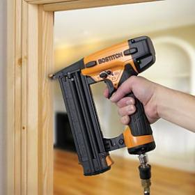 Location Cloueuse de finition