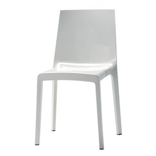 Location De stoel Eveline is stapelbaar, licht, elegant en comfortabel.  Ook beschikbaar in de kleurtransparant zwart