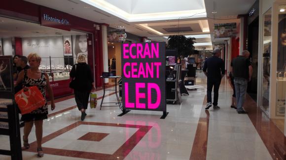 Location Proxiled Totem vidéo LED intérieur et extérieur - Ecran géant