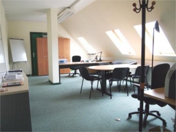 Location 3 Bureaux-salles-espaces de travail entièrement équipés à louer séparément ou ensemble