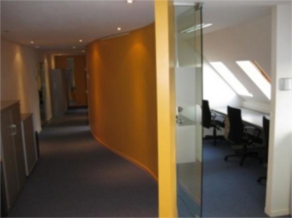 Location 4 Bureaux-salles-espaces de travail entièrement équipés à louer séparément ou ensemble au coeur de Louvain-la-Neuve