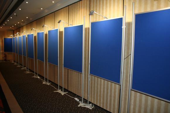 Location Panneau d'exposition / Affichage pour posters & tableaux, peintures, photos,...