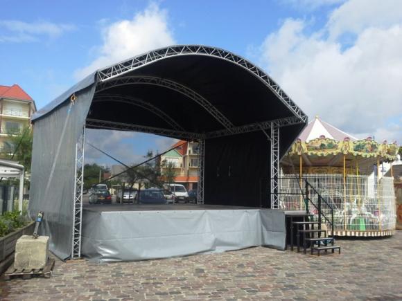 Location Scène et podium - Arc Roof 7m x 6 m - prix montage démontage inclus