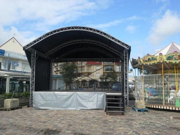 Location Scène et podium - Arc Roof 7m x 6 m - prix montage démontage inclus