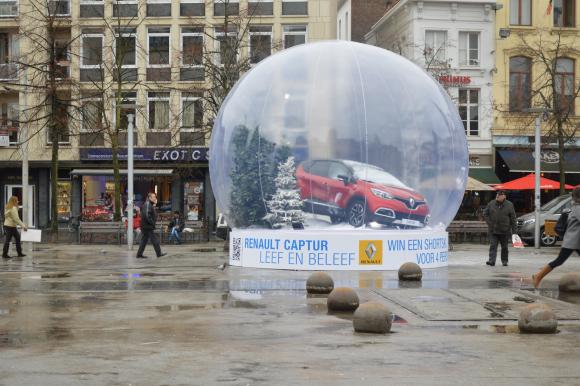 Location Opblaasbare vitribubble met brede basis