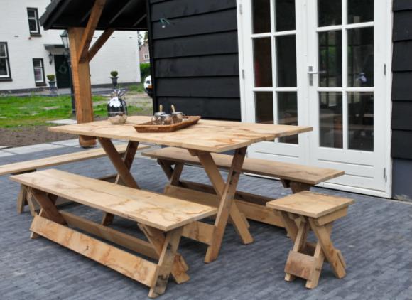 Houten tafels huren